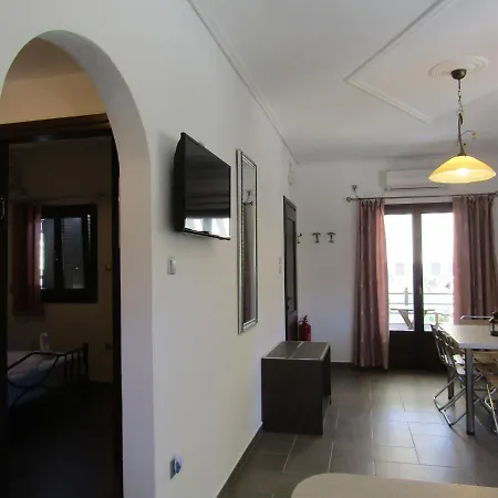 Aurora פלאטניאס