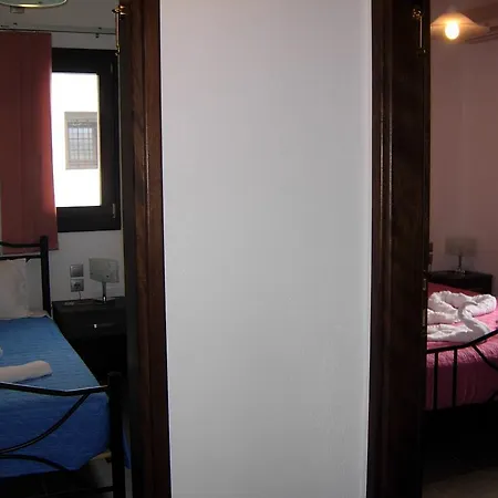 Aurora פלאטניאס